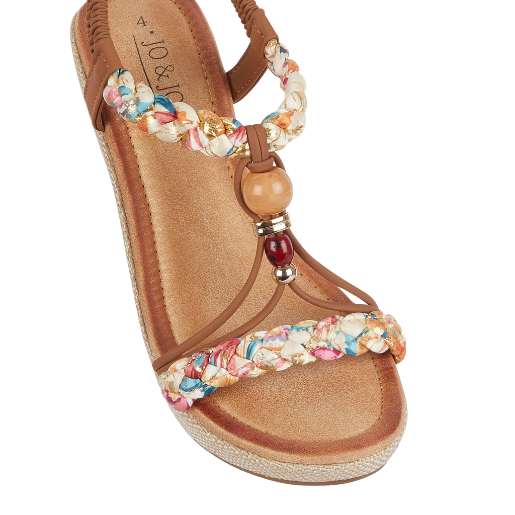 Brown beaded sandal with floral anklet