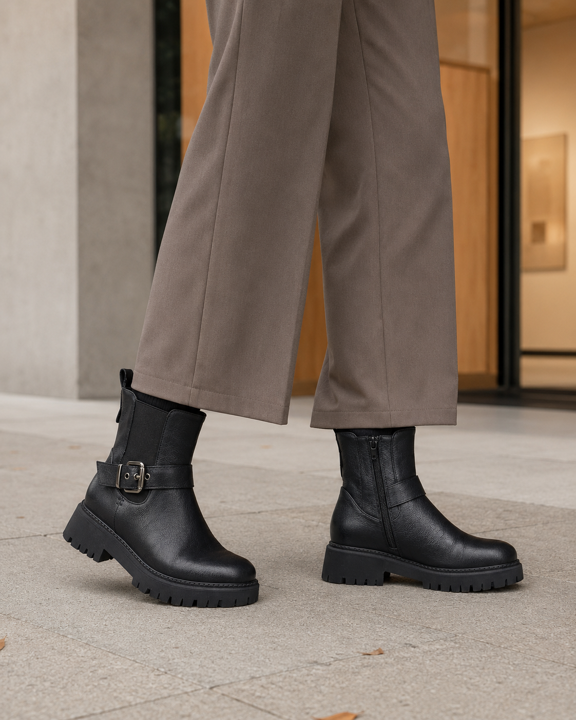 Lapari Chunky Chelsea Boots