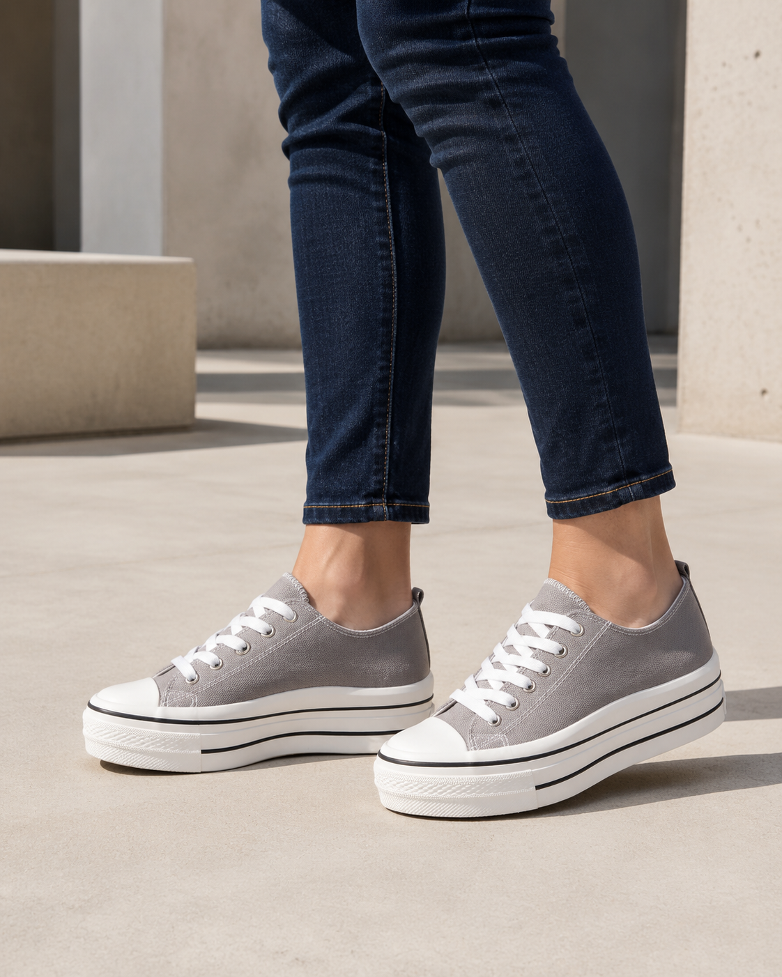 Montpellier Lace Canvas