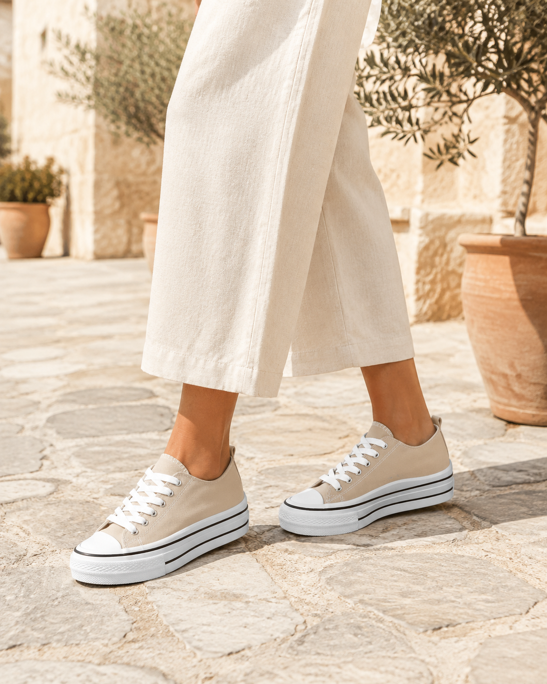 Montpellier Lace Canvas