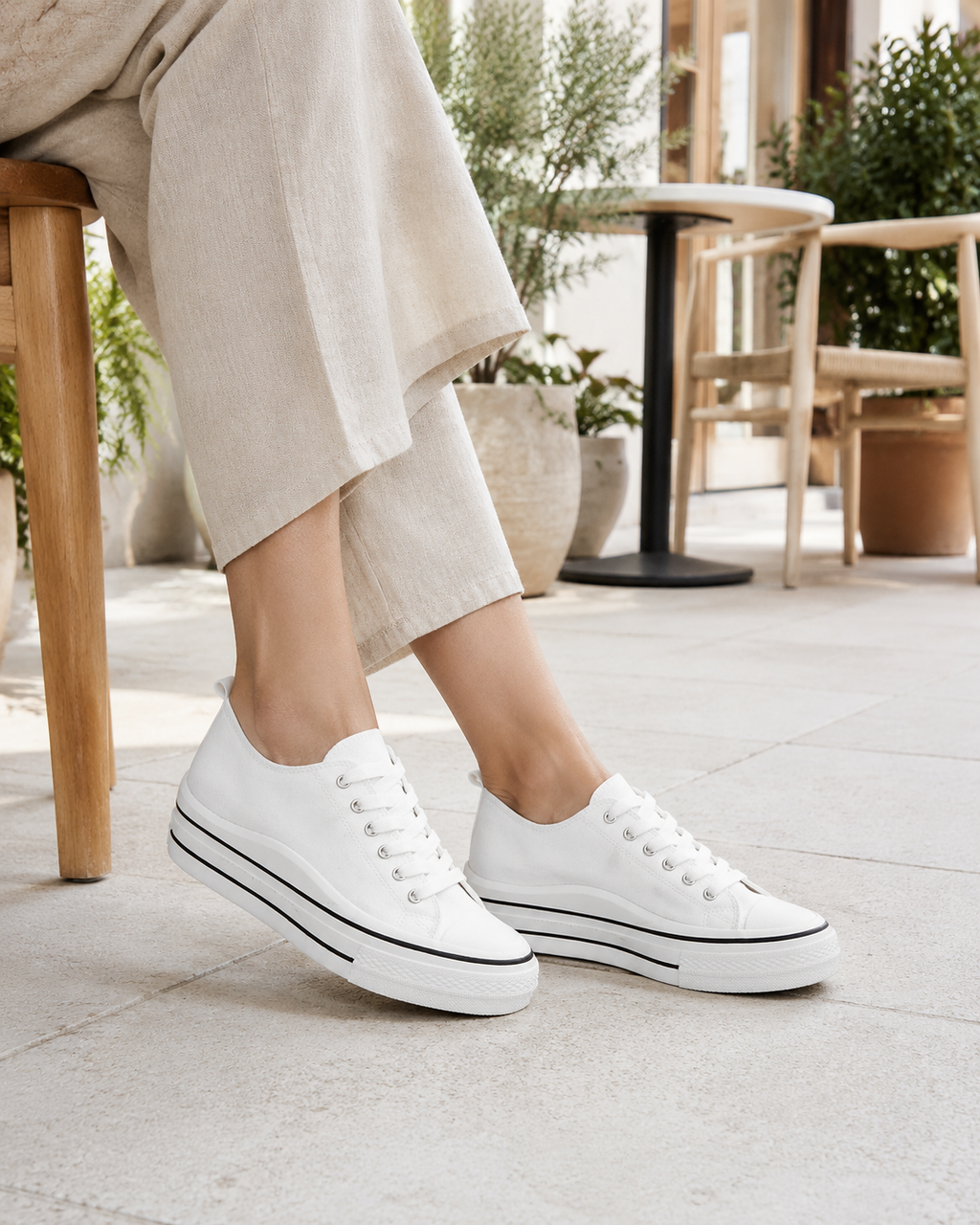 Montpellier Lace Canvas