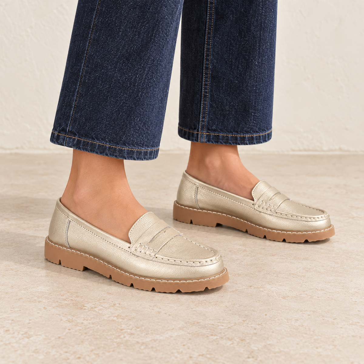 Shore Leather Saddle Trim Loafers